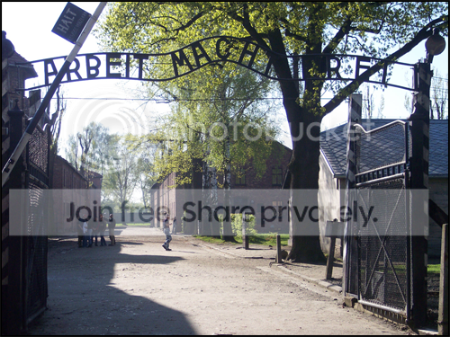 Entrance_Auschwitz_I_zps0fad06ae.png